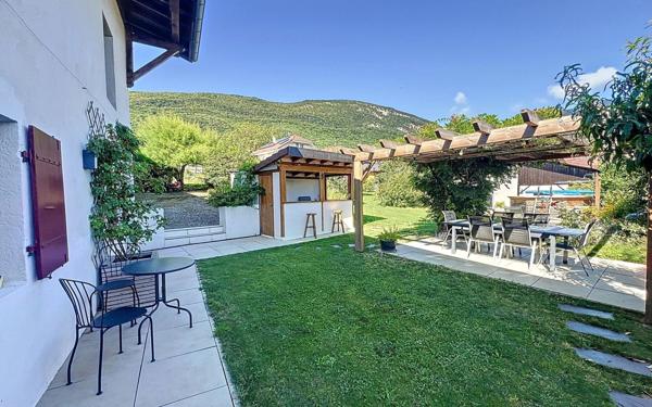 Maison à vendre    6 pièces • 235 m2 Vulbens