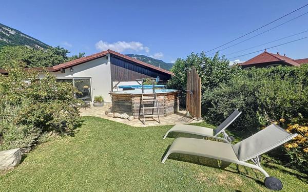 Maison à vendre    6 pièces • 235 m2 Vulbens