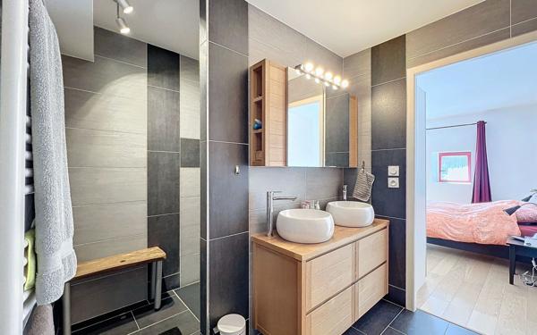 Maison à vendre    6 pièces • 235 m2 Vulbens