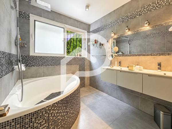 Villa 6 pièces 200 m2