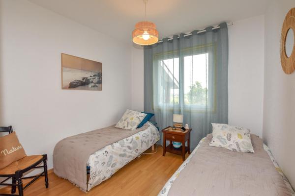 Propriété de charme avec piscine, vue montagnes et terrain paysagé !