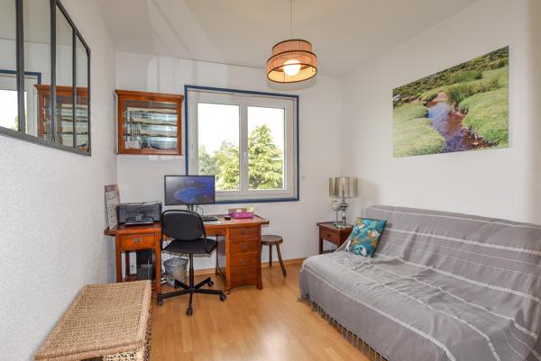 Propriété de charme avec piscine, vue montagnes et terrain paysagé !