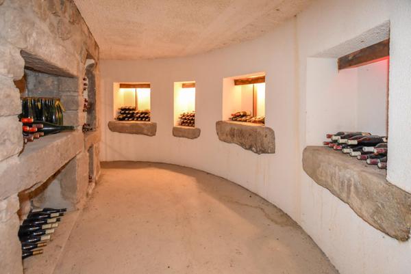 Propriété de charme avec piscine, vue montagnes et terrain paysagé !