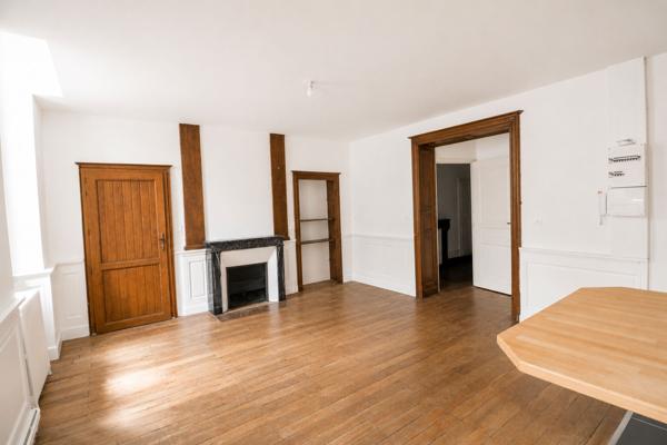 Immeuble Nevers 4 appartements + un local commercial, hyper centre de Nevers, 2h30 PARIS