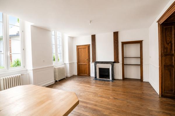 Immeuble Nevers 4 appartements + un local commercial, hyper centre de Nevers, 2h30 PARIS