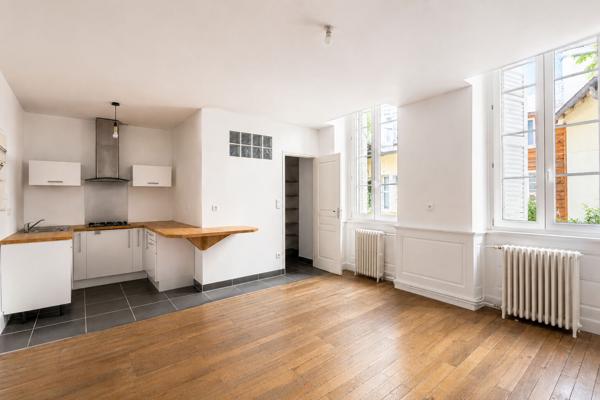 Immeuble Nevers 4 appartements + un local commercial, hyper centre de Nevers, 2h30 PARIS