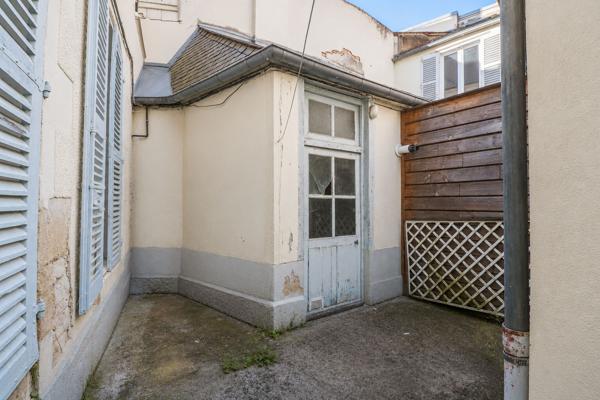 Immeuble Nevers 4 appartements + un local commercial, hyper centre de Nevers, 2h30 PARIS