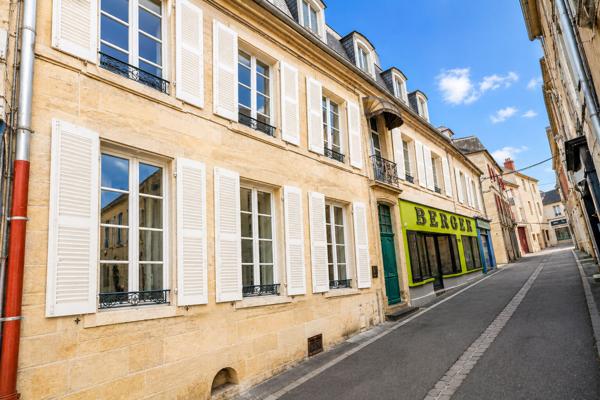 Immeuble Nevers 4 appartements + un local commercial, hyper centre de Nevers, 2h30 PARIS