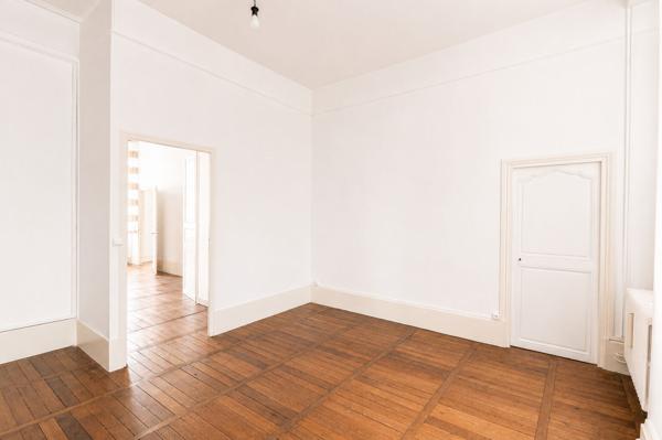 Immeuble Nevers 4 appartements + un local commercial, hyper centre de Nevers, 2h30 PARIS