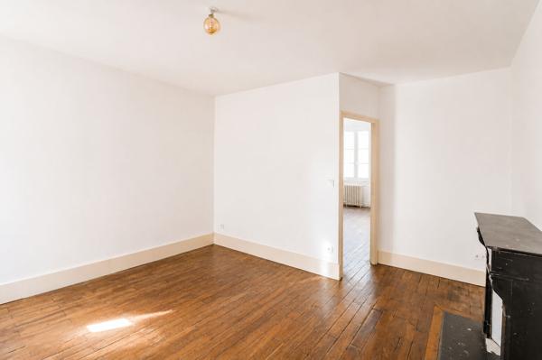 Immeuble Nevers 4 appartements + un local commercial, hyper centre de Nevers, 2h30 PARIS