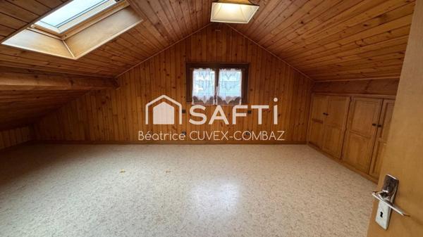 Maison de ville avec jardin et 2 grands garages