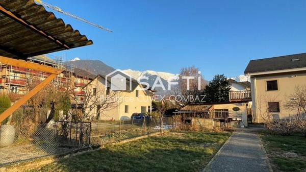 Maison de ville avec jardin et 2 grands garages