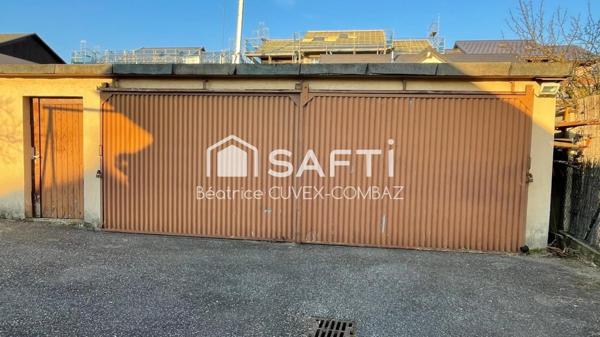 Maison de ville avec jardin et 2 grands garages