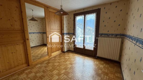 Maison de ville avec jardin et 2 grands garages