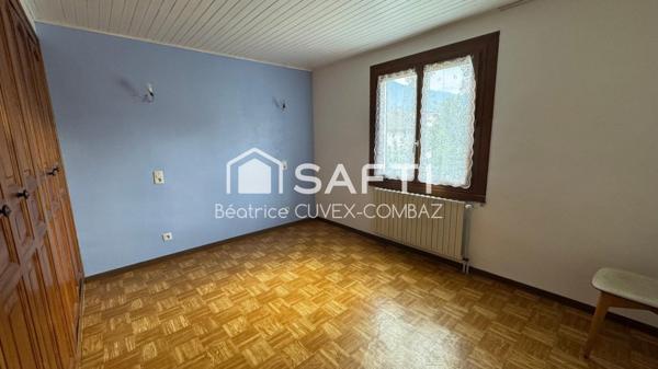 Maison de ville avec jardin et 2 grands garages