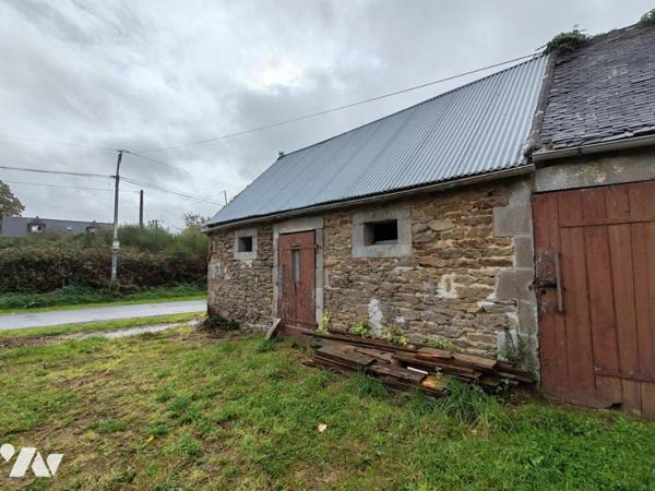 2359 - PLOUIGNEAU - MAISON EN PIERRES A RENOVER AVEC TERRAIN DE 3686M²