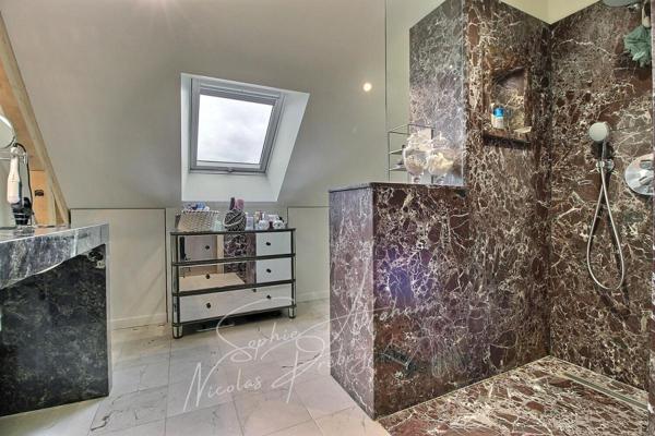 Maison individuelle sur sous-sol de 7 pièces, 5 chambres avec jardin clos