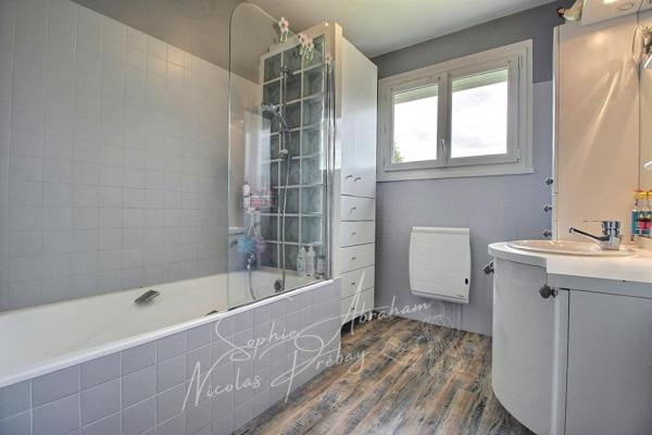 Maison individuelle sur sous-sol de 7 pièces, 5 chambres avec jardin clos