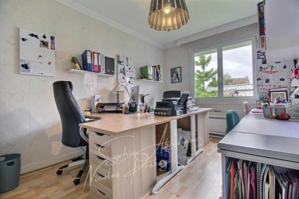 Maison individuelle sur sous-sol de 7 pièces, 5 chambres avec jardin clos