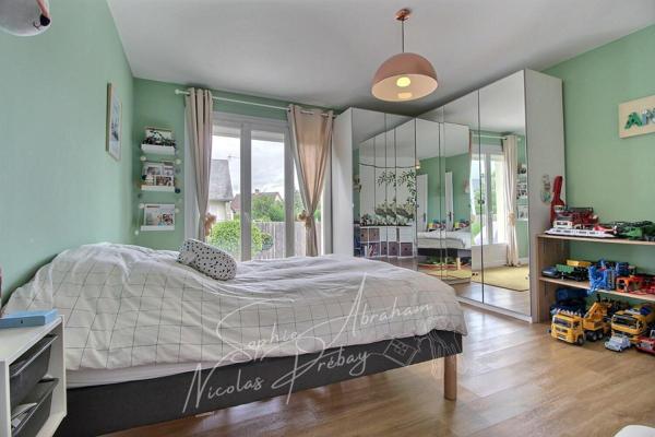 Maison individuelle sur sous-sol de 7 pièces, 5 chambres avec jardin clos