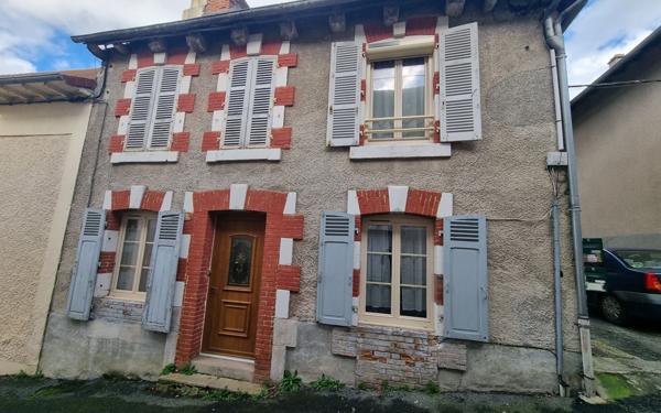 Immeuble à vendre    4 pièces • 93 m2 Saint-Yrieix-la-Perche
