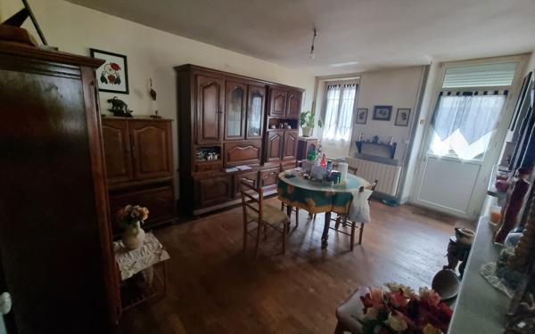 Immeuble à vendre    4 pièces • 93 m2 Saint-Yrieix-la-Perche