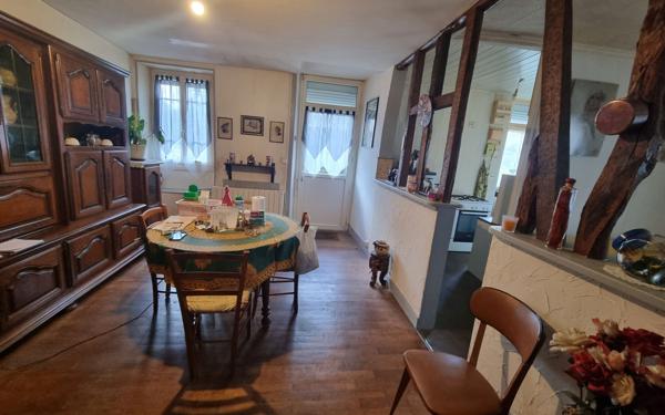 Immeuble à vendre    4 pièces • 93 m2 Saint-Yrieix-la-Perche