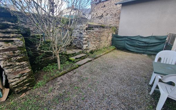 Immeuble à vendre    4 pièces • 93 m2 Saint-Yrieix-la-Perche