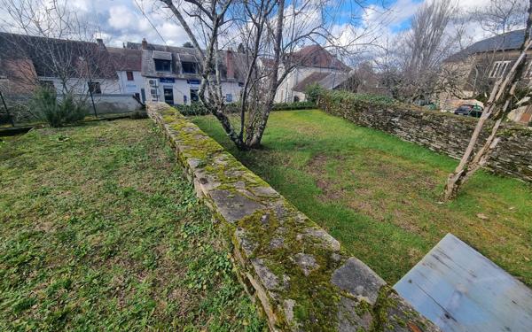 Immeuble à vendre    4 pièces • 93 m2 Saint-Yrieix-la-Perche