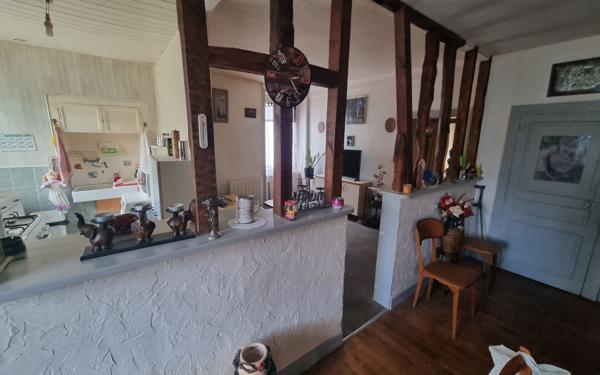 Immeuble à vendre    4 pièces • 93 m2 Saint-Yrieix-la-Perche