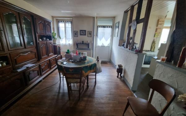 Immeuble à vendre    4 pièces • 93 m2 Saint-Yrieix-la-Perche