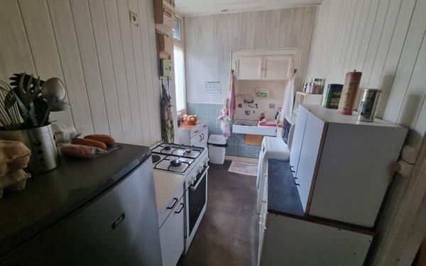 Immeuble à vendre    4 pièces • 93 m2 Saint-Yrieix-la-Perche