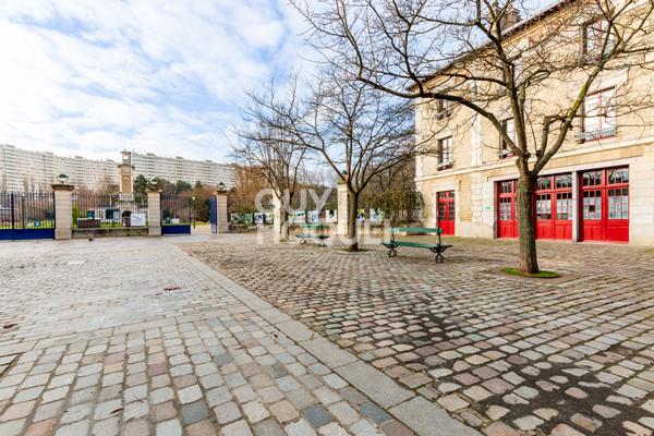 APPARTEMENT 2/3 PIECES de 50m2 - PARIS 15°PARC G.BRASSENS - A RENOVER