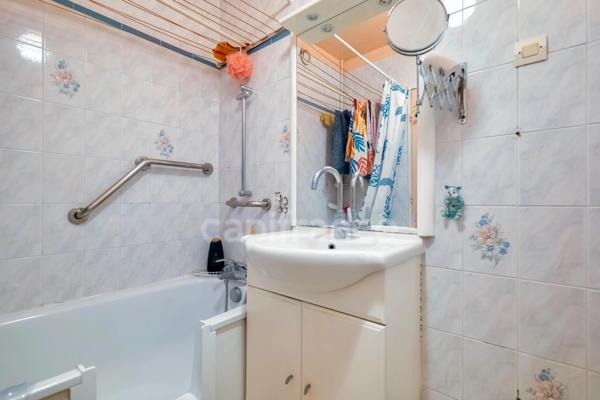 Appartement à vendre 4 pièces PARIS 20EME ARRONDISSEMENT (75) - à rénover