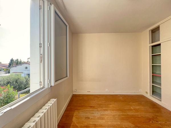 17200 ROYAN ROYAN