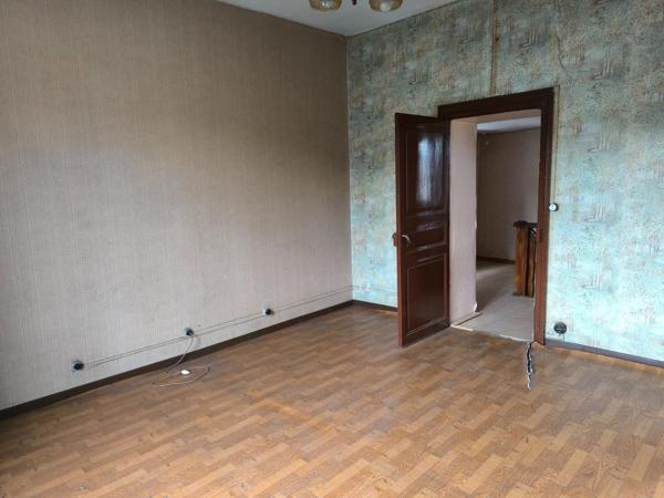 Maison de caractère type immeuble de 220m2 environ