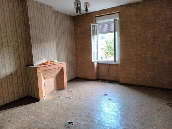 Maison de caractère type immeuble de 220m2 environ