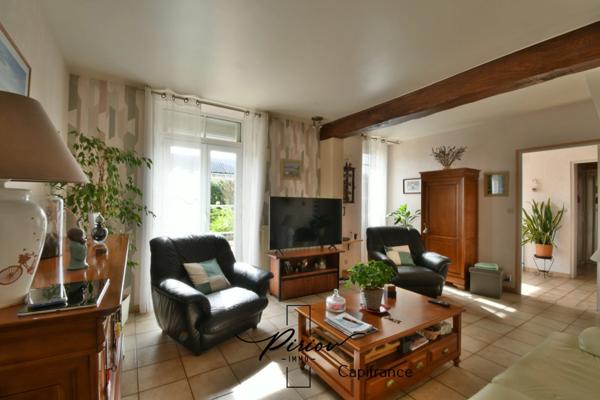 Propriété 5 chambres, dépendances, proche commerces et services