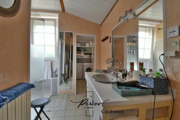 Propriété 5 chambres, dépendances, proche commerces et services