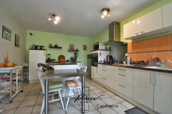 Propriété 5 chambres, dépendances, proche commerces et services