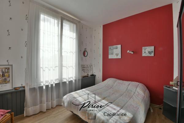 Propriété 5 chambres, dépendances, proche commerces et services