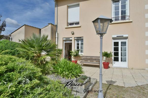 Propriété 5 chambres, dépendances, proche commerces et services