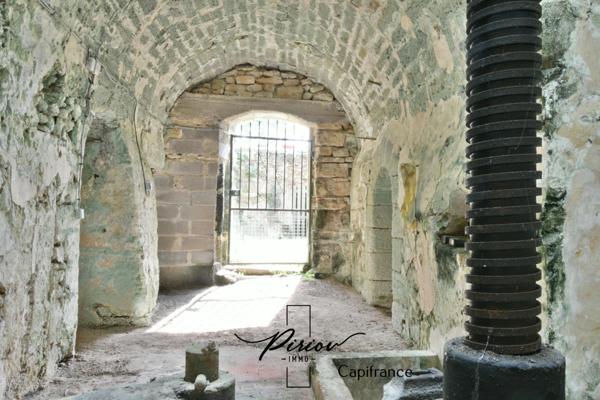 Propriété 5 chambres, dépendances, proche commerces et services