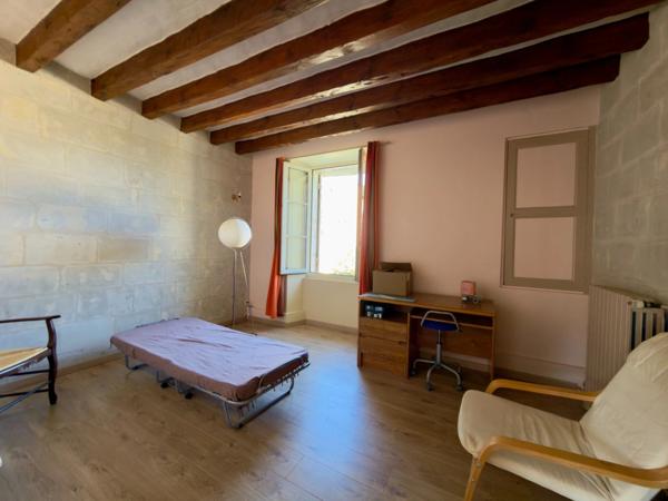 TRÈVES, Ancien Logis du début XVIIème siècle de 265m² sur jardin arboré de 1600m²