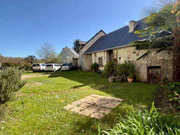 TRÈVES, Ancien Logis du début XVIIème siècle de 265m² sur jardin arboré de 1600m²