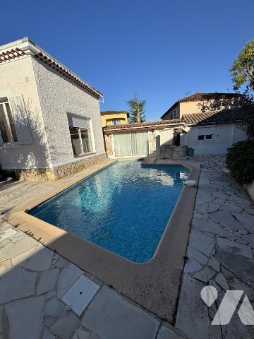 Rare ! Maison individuelle Golfe Juan Centre ville au calme ,à proximité de la mer et des commerces 