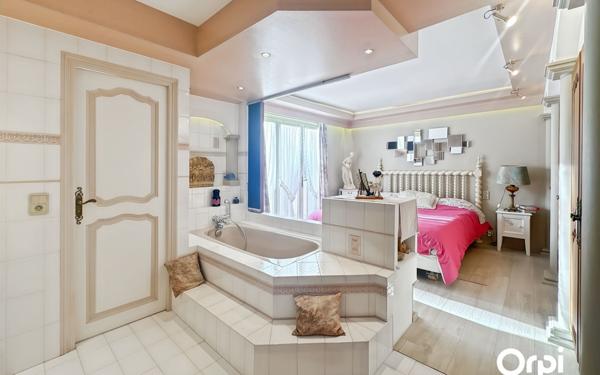 Maison à vendre    9 pièces •  La Garde-Freinet