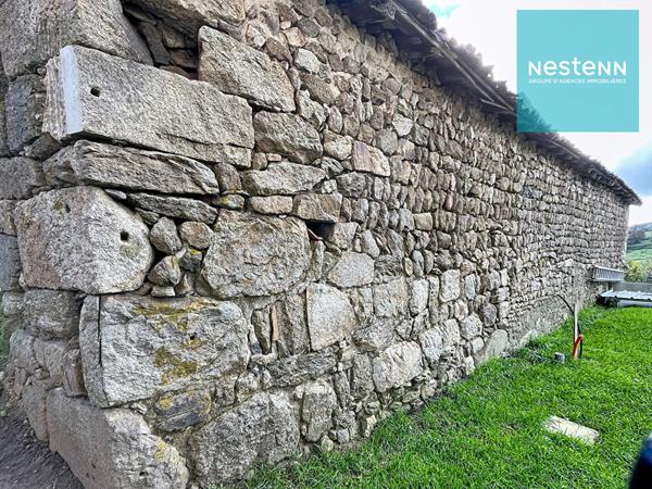 Corps de ferme à rénover sur un terrain de 1488 m² - A CHATELNEUF - à 10 minutes de MONTBRISON
