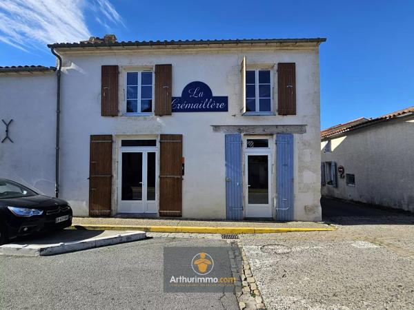 Vente                                                      Immeuble
                        
                     6 pièces                      199 m2                     à Courçon