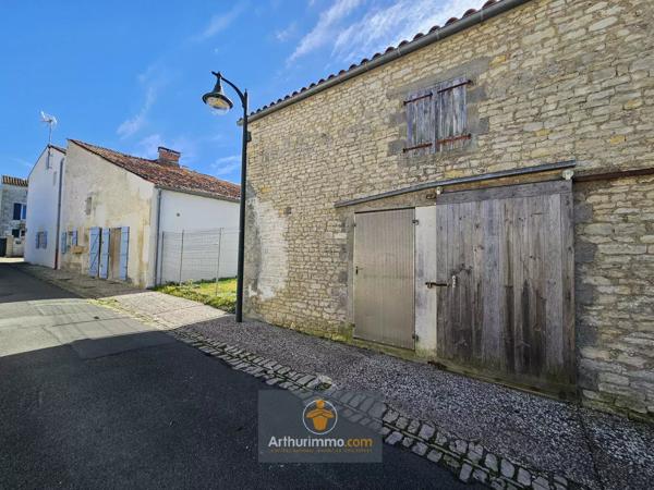 Vente                                                      Immeuble
                        
                     6 pièces                      199 m2                     à Courçon